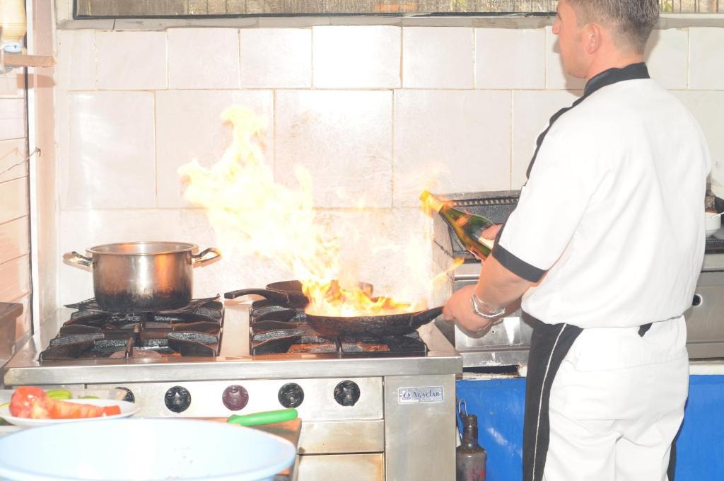 Ozturk Apart Hotel Marmaris Bagian luar foto